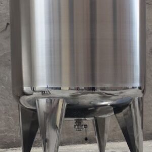 Tanque inoxidable con patas regulables
